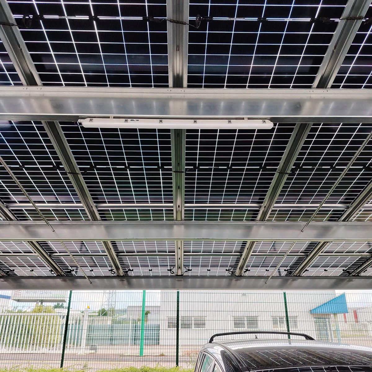 Toiture en panneaux solaires - Soligraphe